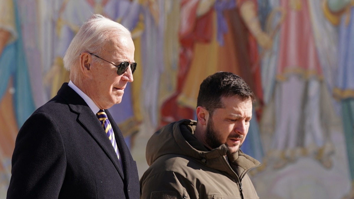 Президентът на САЩ Джо Байдън направи изненадващо посещение в Киев