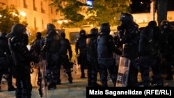 სპეცდანიშნულების რაზმები თავისუფლების მოედანზე დილის 5 საათისთვის გამოჩნდნენ. თბილისი, 13 მაისი, 2024.