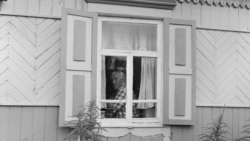Писатель Виктор Петрович Астафьев в своем доме в деревне Овсянка. Красноярский край. 1 июля 1992 г. 