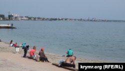 Пляж в Феодосии, Крым, май 2023 года