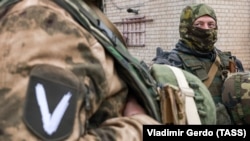 Шеврон на униформе российского солдата. Иллюстративное фото