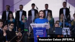 Maia Sandu ține un discurs în fața mulțimii la Adunarea „Moldova Europeană” din PMAN la 21 mai 2023.