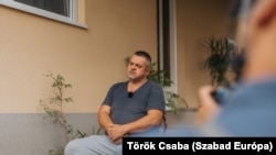 Lőrincz Zoltán tíz közérdekű kérdést tett fel a jegyzőnek csaknem egy év alatt. Ez volt a baj, mert a jegyzőtől még sosem kérdezett senki, aki ezt zaklatásként élte meg, ezért azt gondolta: Lőrincz Zoltán elmebeteg