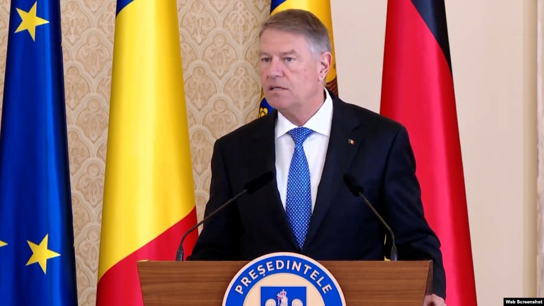  Klaus Iohannis a declarat că ridicarea MCV este o mare reușită pentru România. 