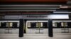 Metrószerelvény az M3-as metróvonal felújított Nyugati pályaudvari állomásán az átadó napján, 2023. március 20-án.