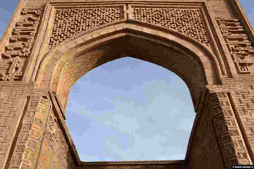 A detail of the architectural decorations at the Robat-e Sharaf caravanserai These dwellings played a pivotal role in facilitating trade along the Silk Road, connecting Asia, the Middle East, and Europe. &nbsp;