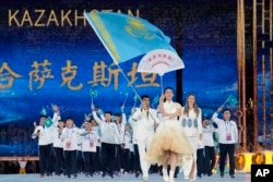 Спортсмены и официальные лица сборной Казахстана на церемонии открытия XIX Азиатских игр в Ханчжоу. Китай, 23 сентября 2023 года
