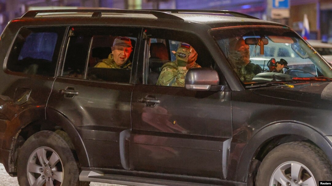 Liderul grupului de mercenari Wagner a ajuns în Belarus, la câteva zile după ce trupele sale au pornit într-un marș spre Moscova, pe care l-au întrerupt subit. 