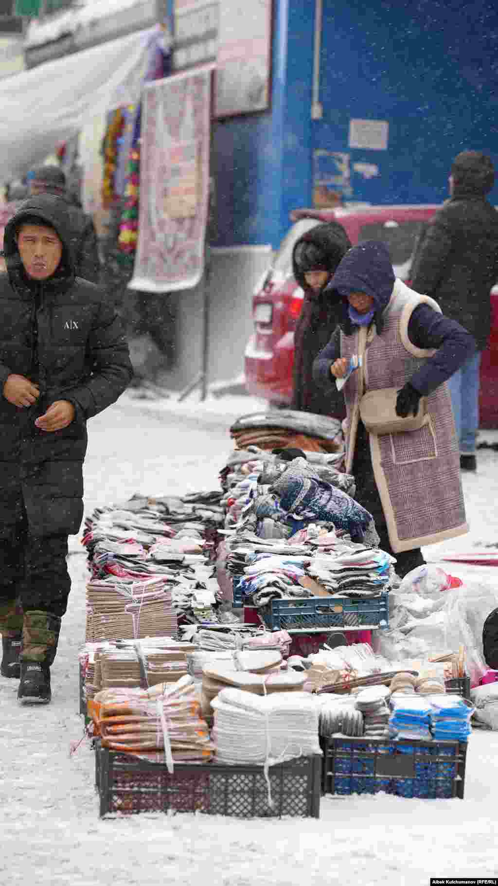 Торговцы на Ошском рынке.&nbsp;