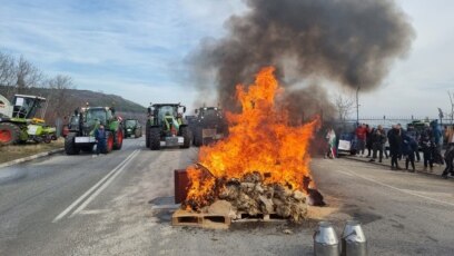 Селскостопанските производители излязоха на протести в цялата страна за втори