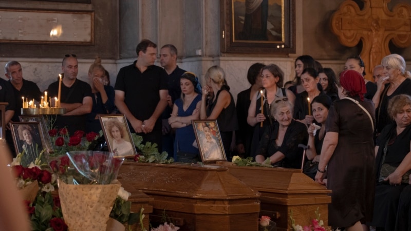 შოვის ტრაგედია – ოჯახის ოთხი წევრი ქაშვეთიდან გამოასვენეს, მათგან სამი ბავშვია