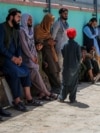 People line up to get free eye treatment in the Afghan capital, Kabul. (file photo) 