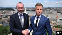 Manfred Weber, az EPP elnöke és Magyar Péter, a Tisza Párt vezetője Budapesten 2024. június 14-én