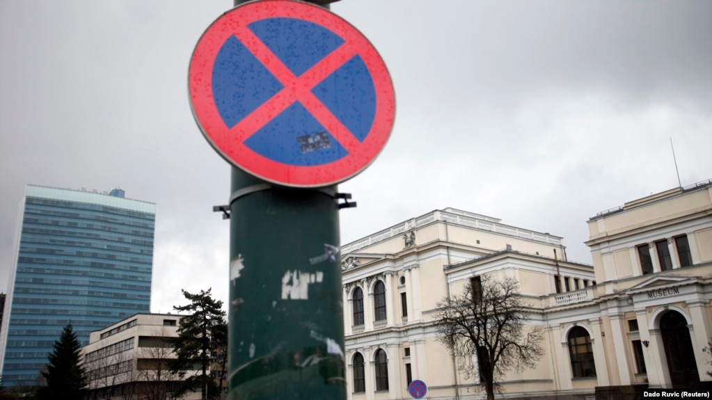 Zgrada Vijeća ministara BiH (nekadašnja zgrada Izvršnog vijeća Republike BiH) i Zemaljski muzej u Sarajevu, arhivska fotografija iz 2011.