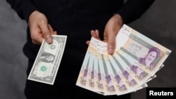 تصویر آرشیف: پول ایران در برابر دالر امریکایی 