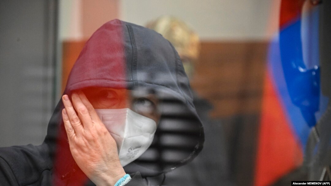 Alsu Kurmasheva, jurnalista RFE/RL, în timpul recursului împotriva deciziei de arest preventiv. Recursul a fost respins la începutul lunii noiembrie. Kazan, Rusia, 20 octombrie 2023.