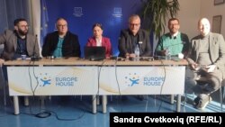 Predstavnici civilnog društva (sa leva na desno): Ivan Nikolić, Aleksandar Rapajić, Jovana Radosavljević, Vladan Trifić, Darko Dimitrijević i Miodrag Milićević, Priština, 8. februara 2024.