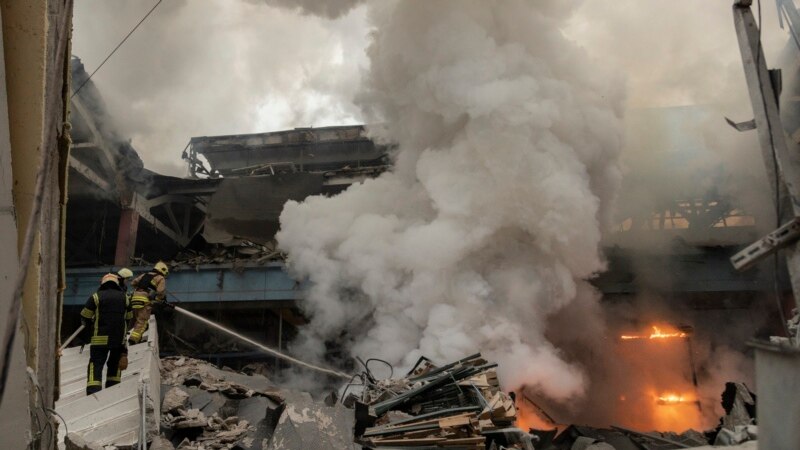 Cel puţin 10 morţi şi 60 de răniţi în urma atacului Rusiei asupra Ucrainei. Zelenski: în total au fost lansate 110 rachete