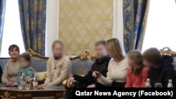 Українські діти в посольстві Катару у Москві.