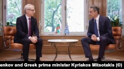 Министър-председателите на България и Гърция Николай Денков и Кириакос Мицотакис. В началото на седмицата българският премиер замина на официално посещение в Гърция