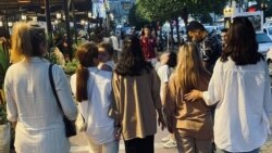 ادامه نافرمانی مدنی زنان علیه حجاب اجباری در ایران، علیرغم سرکوب‌ها