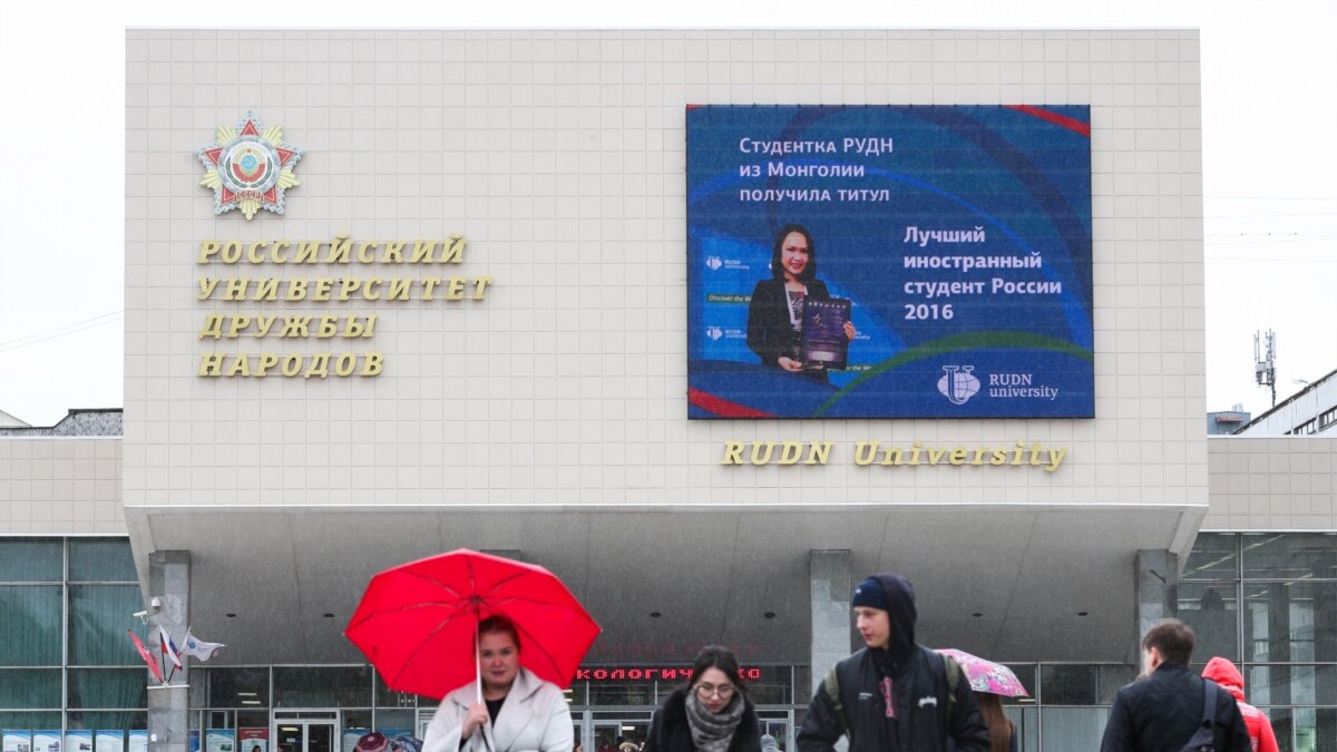 У Росії проректор університету, де показали український прапор, залишив свою посаду