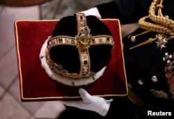 Kruna Svetog Edvarda iz XVII vijeka spremna za krunisanje britanskog kralja Čarlsa III, London, 6. maj 2023.