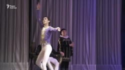 «Надо создавать условия, чтобы артисты здесь оставались». Танцор балета Раманбек Бейшеналиев впервые выступил в Бишкеке
