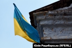 Прапор на будівлі старостату в Киселівці, червень 2023 року