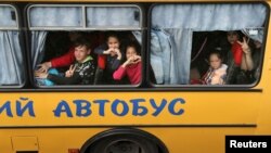 Evakuacija djece iz grada Kupjanska pod ruskom okupacijom na periferiji Harkova, 30. maja 2022.