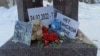 На акциях против войны и у стихийных мемориалов в РФ десятки задержанных