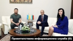 Владимир Зеленский в Софии с премьером Денковым и главой МИД Марией Габриэль 