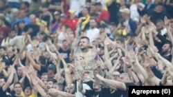 Andrei Preda a fost în mijlocul ultrașilor la partida de fotbal România Kosovo. El este liderul Peluzei Sud din Craiova.