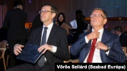 Varga Mihály pénzügyminiszter (b) és Matolcsy György, a Magyar Nemzeti Bank elnöke az Eurázsia Fórumon 2023. november 23-án