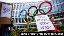 Акція з вимогою не допустити спортсменів Росії та Білорусі до участі в Олімпіаді 2024 року в Парижі через війну проти України. Лозанна, Швейцарія, 25 березня 2023 року