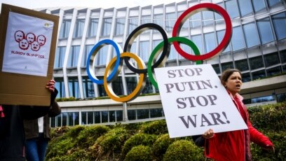 Международният олимпийски комитет МОК позволи в петък на спортисти от