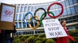 Під час акції з вимогою не допустити спортсменів з Росії та Білорусі на Олімпіаду-2024 у Парижі через війну проти України. Лозанна, Швейцарія, 25 березня 2023 року