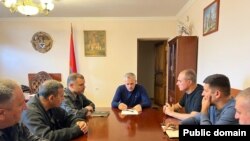 Bölüniji Dagly-Garabag sebitiniň lideri Samwel Şahramanian maslahat geçirýär. 25-nji sentýabr, 2023.