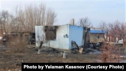Дом в селе Кепебулак, при пожаре в котором погиб мужчина и двое его детей. Односельчане говорят, что не могли вызвать пожарных: в Кепебулаке некачественная мобильная связь