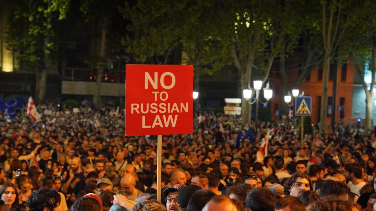 Грузія: поліція затримала понад 60 учасників протесту проти ухвалення закону про «іноагентів» - Радіо Свобода