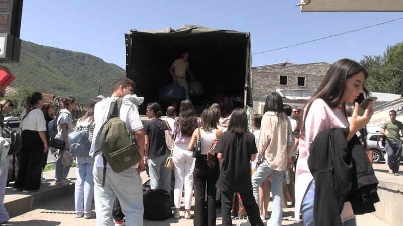 Karabakh Residents Escorted To Armenia