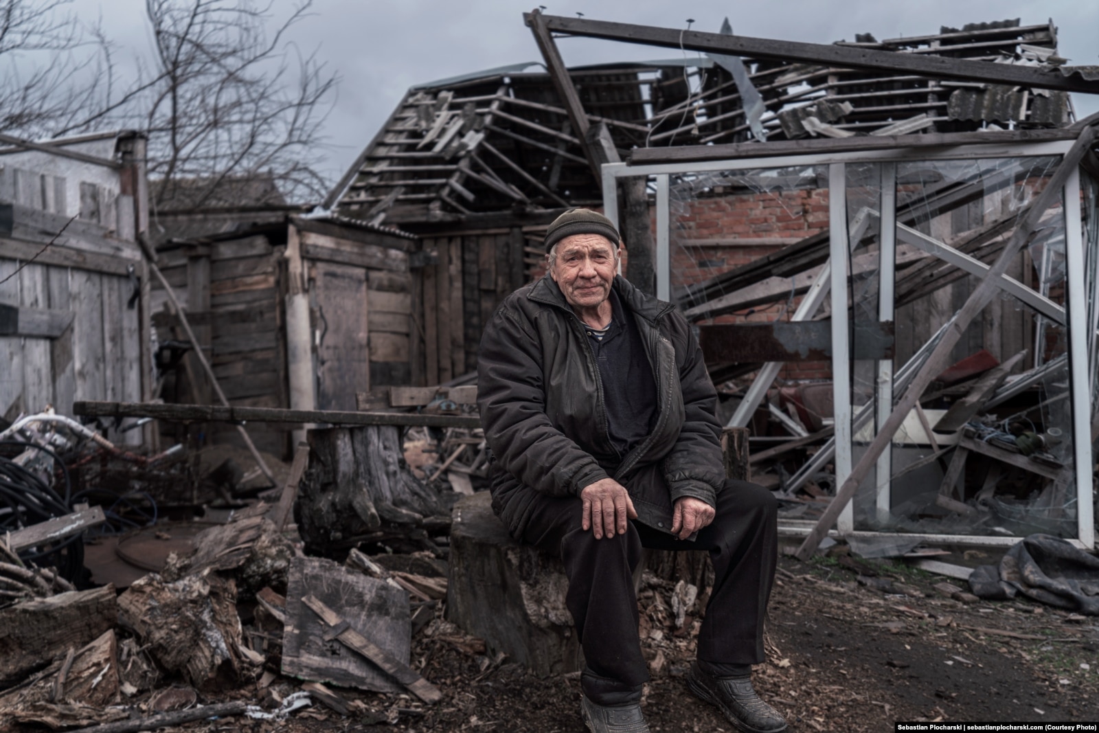 Трагедия застрявших людей. Прифронтовые территории Украины глазами  польского фотографа. Читайте на UKR.NET