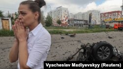 Місцева жителька на місці російського авіаудару, Харків, 22 травня 2024 року
