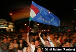 Csatlakozási ünnepség a budapesti Hősök terén