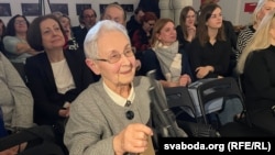 Эльжбета Смулкава, былая амбасадарка Польшчы ў Беларусі набыла ляльку
