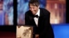 Режиссер Шон Бейкер на церемонии закрытия 77-го Каннского кинофестиваля, 25 мая 2024 года