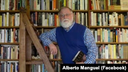 Scriitorul Alberto Manguel