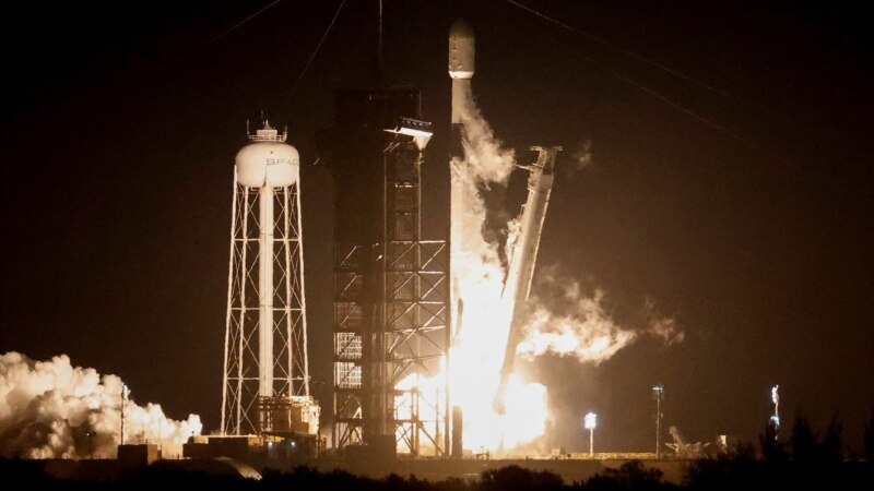 Reuters: SpaceX тыңшы спутниктер желісін жасайды