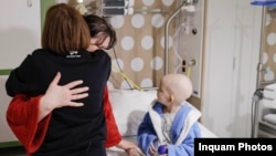 Primii 11 copii au fost transferați pe 16 aprilie la secția de oncologie a spitalului „Marie Curie” din noul spital construit din donații de Asociația „Dăruiește Viața”.