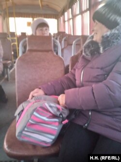 Жительницы Елизаветина в автобусе до Читы